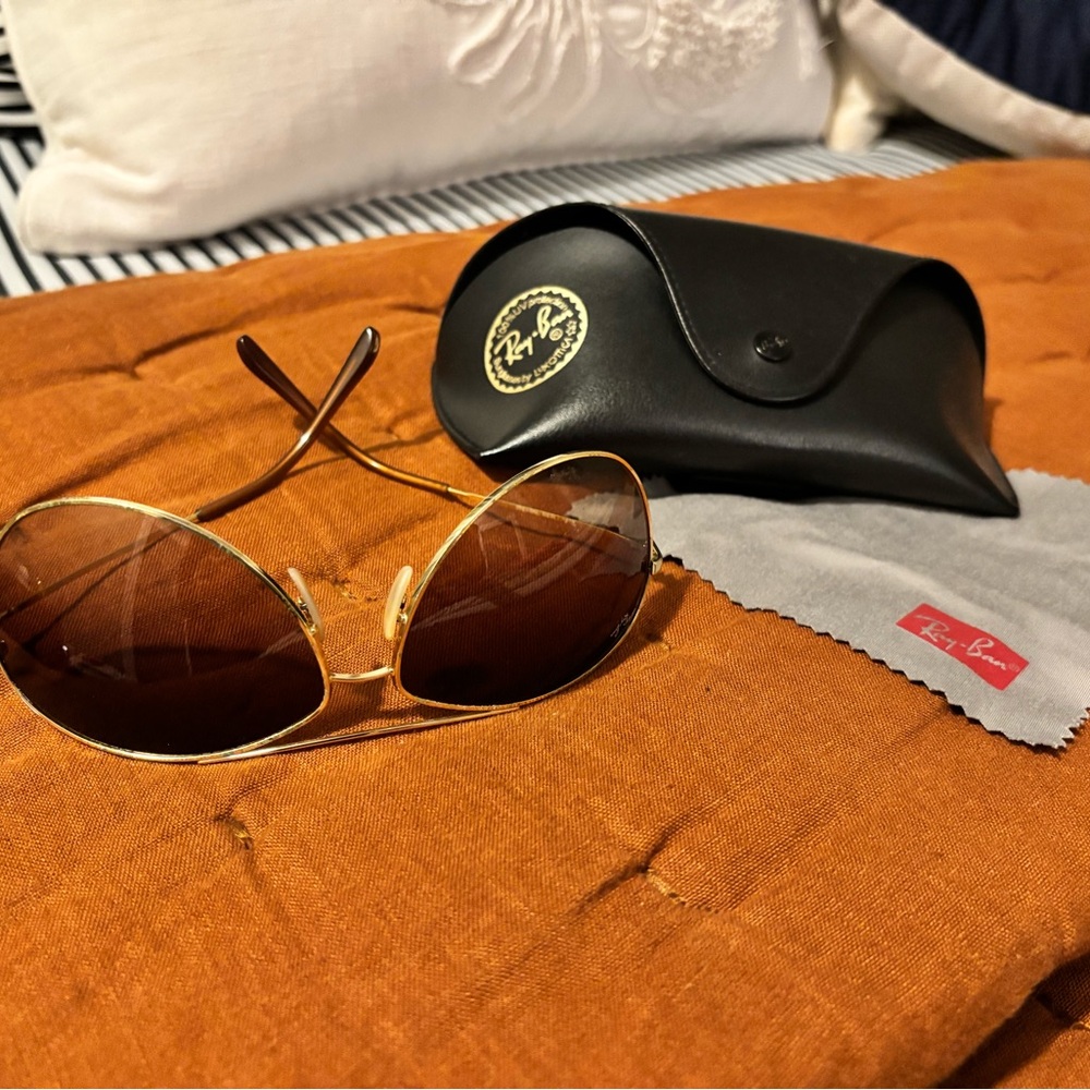 Ray-Ban Classic Gold Aviator Sunglasses - Picture 5 of 11
